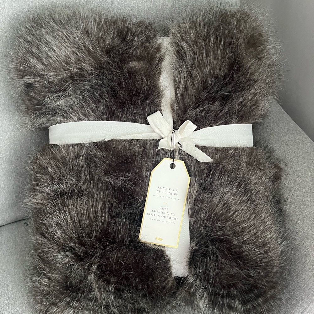 Lux faux fur throw - brand new
